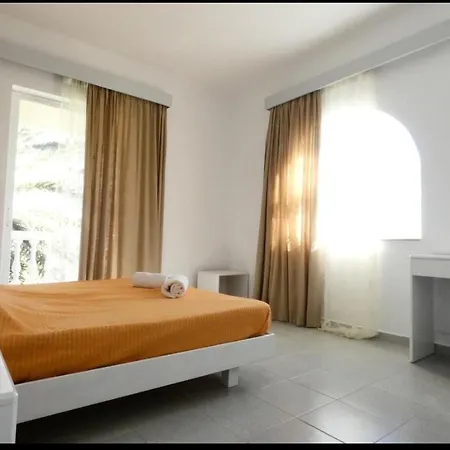 Paras Apartment *